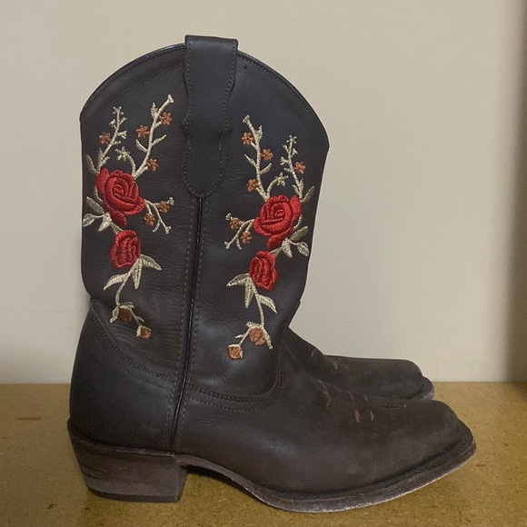 Shoes - Womens cowboy boots